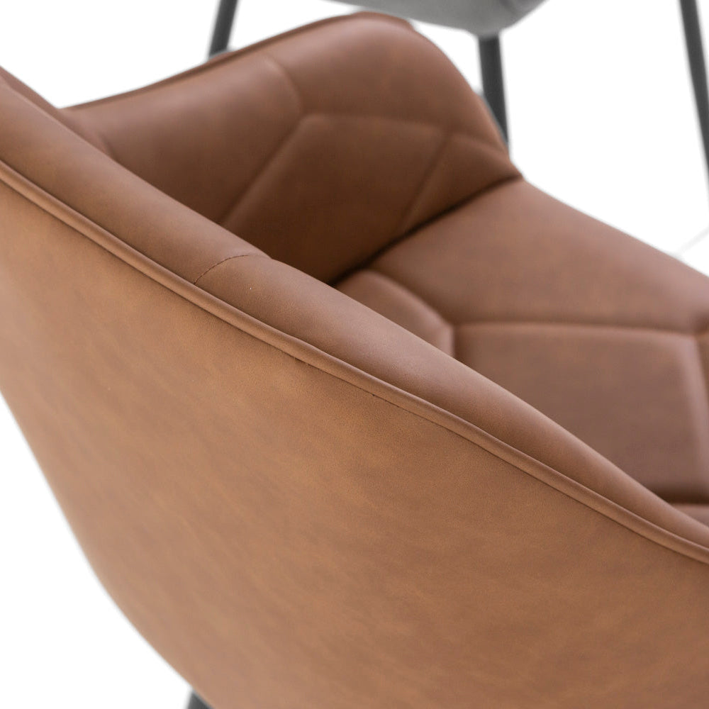 Sibilla – Poltroncina in ecopelle con gambe in acciaio nero